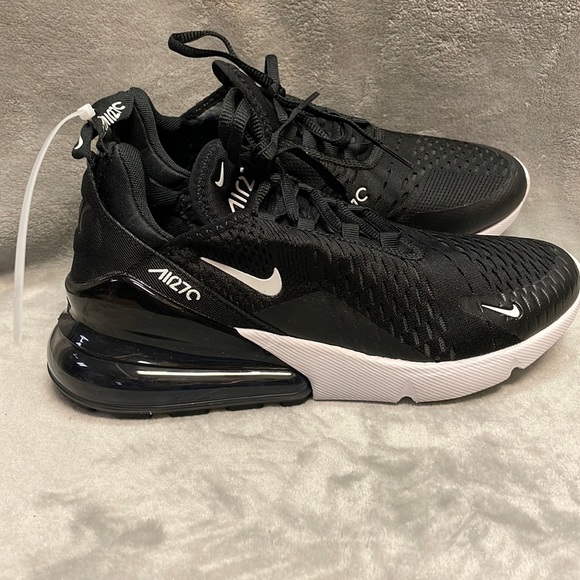 Nike Shoes - Nike Air Max 270 Sneakers Size 8